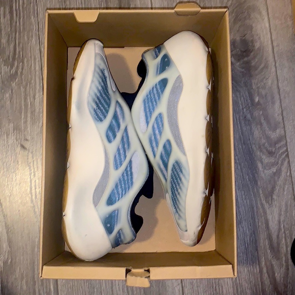 Yeezy 700 V3 "Kyanite" sneakers - Picture 6 of 8